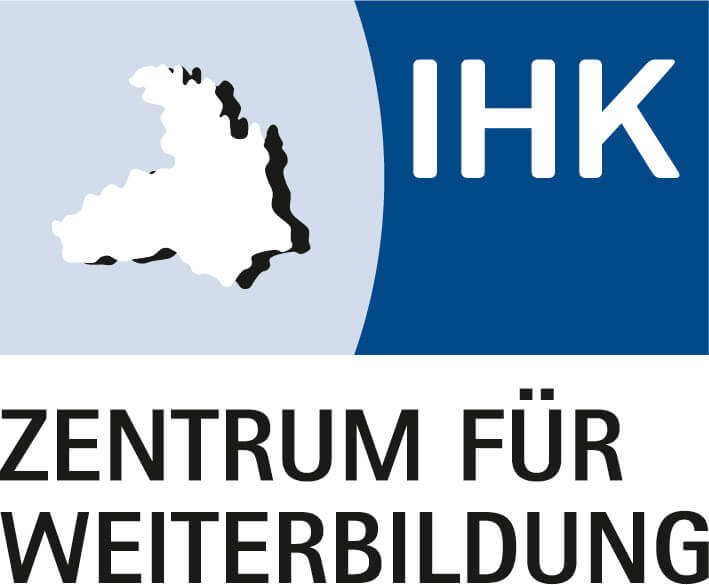 Logo der IHK Zentrum für Weiterbildung. Das Logo besteht aus einem blauen und grauen Bereich. Im blauen Bereich oben rechts steht 